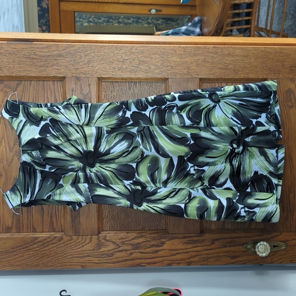 Dress Barn Dresses & Skirts - Dressbarn Sheath Sleeveless Dress High Scoop Neck Green Black Floral Print 8